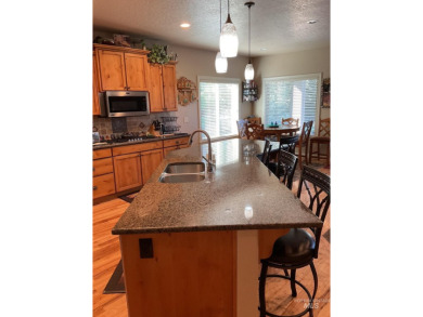 Custom home in prestigious Carriage Hill! Built by premier on Hunters Point Golf Club in Idaho - for sale on GolfHomes.com, golf home, golf lot