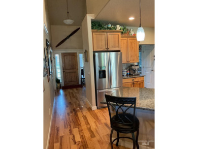 Custom home in prestigious Carriage Hill! Built by premier on Hunters Point Golf Club in Idaho - for sale on GolfHomes.com, golf home, golf lot