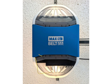 Under contract-accepting backup offers. Pride of ownership is on Mainlands Golf Club in Florida - for sale on GolfHomes.com, golf home, golf lot