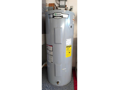 Under contract-accepting backup offers. Pride of ownership is on Mainlands Golf Club in Florida - for sale on GolfHomes.com, golf home, golf lot