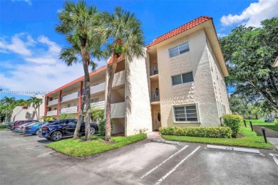 Welcome to this charming 2 bedroom, 2 bathroom ground-floor on Hollybrook Golf and Tennis Club  in Florida - for sale on GolfHomes.com, golf home, golf lot