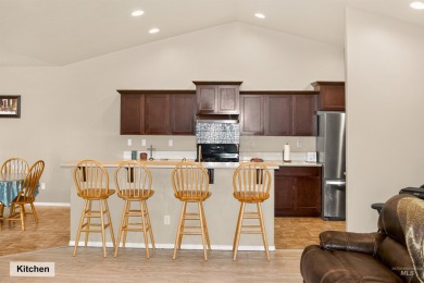 PRICE IMPROVED -- your opportunity just got even better! Welcome on Hunters Point Golf Club in Idaho - for sale on GolfHomes.com, golf home, golf lot