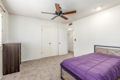 WELCOME HOME to this beautiful end-unit home! Boasting  2BR & 1 on Sun City Lakes West and East in Arizona - for sale on GolfHomes.com, golf home, golf lot