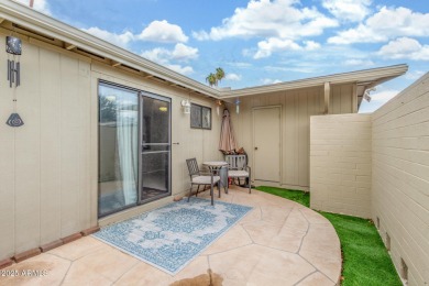WELCOME HOME to this beautiful end-unit home! Boasting  2BR & 1 on Sun City Lakes West and East in Arizona - for sale on GolfHomes.com, golf home, golf lot