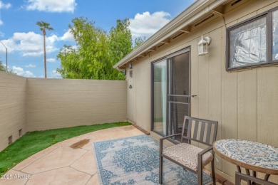 WELCOME HOME to this beautiful end-unit home! Boasting  2BR & 1 on Sun City Lakes West and East in Arizona - for sale on GolfHomes.com, golf home, golf lot