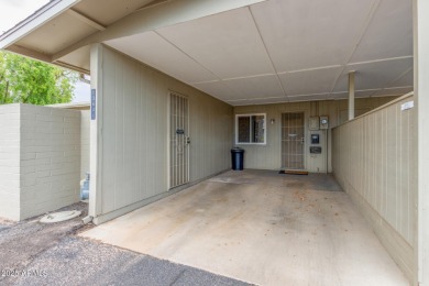 WELCOME HOME to this beautiful end-unit home! Boasting  2BR & 1 on Sun City Lakes West and East in Arizona - for sale on GolfHomes.com, golf home, golf lot