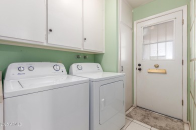 WELCOME HOME to this beautiful end-unit home! Boasting  2BR & 1 on Sun City Lakes West and East in Arizona - for sale on GolfHomes.com, golf home, golf lot