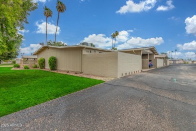 WELCOME HOME to this beautiful end-unit home! Boasting  2BR & 1 on Sun City Lakes West and East in Arizona - for sale on GolfHomes.com, golf home, golf lot