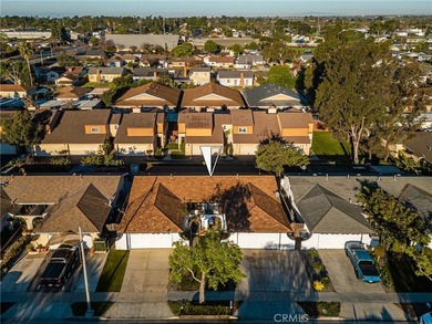 Excellent duplex opportunity in the desirable Westside Costa on Santa Ana Country Club in California - for sale on GolfHomes.com, golf home, golf lot