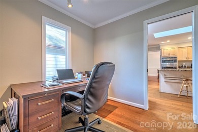 Welcome to this cozy home with amazing outdoor living options! on River Hills Country Club in South Carolina - for sale on GolfHomes.com, golf home, golf lot