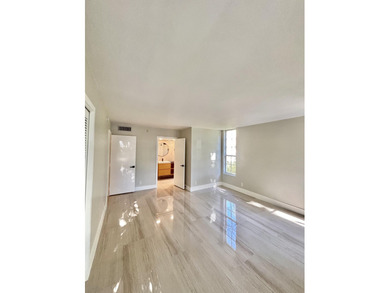 Impeccable 3BR/2BA corner unit in Palm-Aire! Completely on Palm-Aire Country Club and Resort - Palms in Florida - for sale on GolfHomes.com, golf home, golf lot