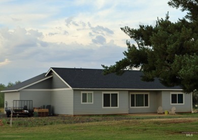 VALUE plus Views! LIKE NEW 3bd 2 bath & ready to move in. Solid on Council Mountain Golf Course in Idaho - for sale on GolfHomes.com, golf home, golf lot