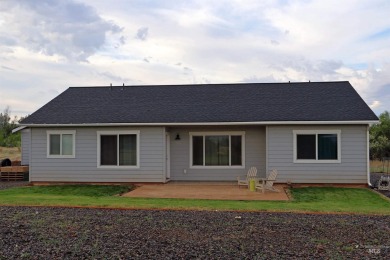 VALUE plus Views! LIKE NEW 3bd 2 bath & ready to move in. Solid on Council Mountain Golf Course in Idaho - for sale on GolfHomes.com, golf home, golf lot