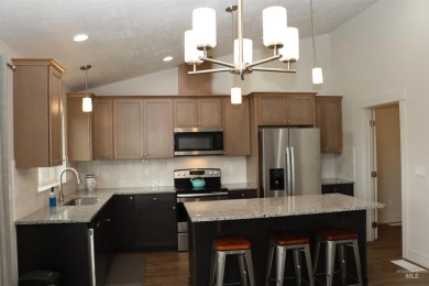 VALUE plus Views! LIKE NEW 3bd 2 bath & ready to move in. Solid on Council Mountain Golf Course in Idaho - for sale on GolfHomes.com, golf home, golf lot