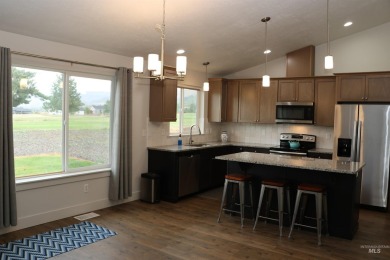 VALUE plus Views! LIKE NEW 3bd 2 bath & ready to move in. Solid on Council Mountain Golf Course in Idaho - for sale on GolfHomes.com, golf home, golf lot