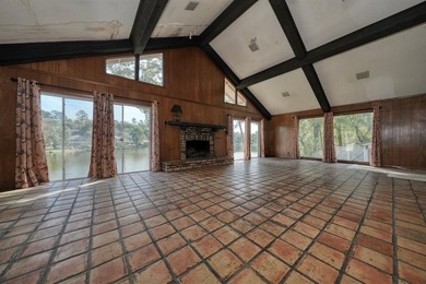 Discover a great WATERFRONT opportunity in the gated community on Hide-A-Way Lake Golf Course in Texas - for sale on GolfHomes.com, golf home, golf lot