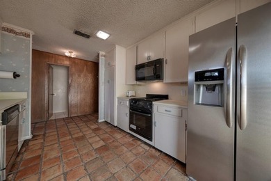 Discover a great WATERFRONT opportunity in the gated community on Hide-A-Way Lake Golf Course in Texas - for sale on GolfHomes.com, golf home, golf lot