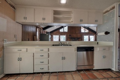 Discover a great WATERFRONT opportunity in the gated community on Hide-A-Way Lake Golf Course in Texas - for sale on GolfHomes.com, golf home, golf lot