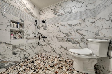 Discover a great WATERFRONT opportunity in the gated community on Hide-A-Way Lake Golf Course in Texas - for sale on GolfHomes.com, golf home, golf lot