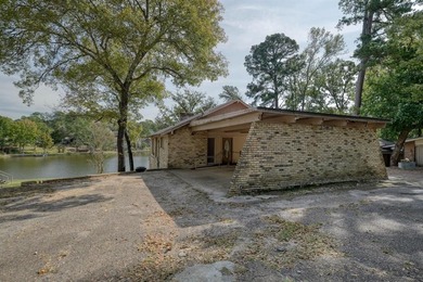 Discover a great WATERFRONT opportunity in the gated community on Hide-A-Way Lake Golf Course in Texas - for sale on GolfHomes.com, golf home, golf lot