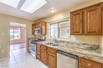 Nice single-story 2 bed, 2 bath townhome in Sun City Summerlin on Highland Falls Golf Club in Nevada - for sale on GolfHomes.com, golf home, golf lot