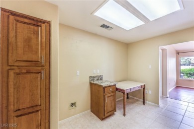 Nice single-story 2 bed, 2 bath townhome in Sun City Summerlin on Highland Falls Golf Club in Nevada - for sale on GolfHomes.com, golf home, golf lot