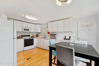 Welcome to this beautifully renovated 2-bedroom, 1.5-bath home on High Point Golf Club, Inc. in Florida - for sale on GolfHomes.com, golf home, golf lot