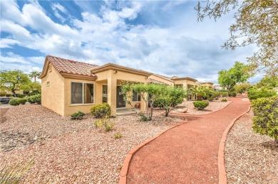 Nice single-story 2 bed, 2 bath townhome in Sun City Summerlin on Highland Falls Golf Club in Nevada - for sale on GolfHomes.com, golf home, golf lot