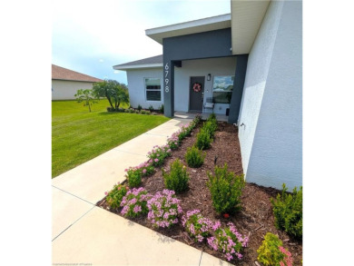 DEAL!!!! FURNISHED! This move-in ready, 2023 built home is on Sun n Lake Golf and Country Club in Florida - for sale on GolfHomes.com, golf home, golf lot