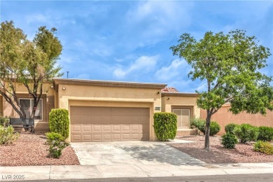 Nice single-story 2 bed, 2 bath townhome in Sun City Summerlin on Highland Falls Golf Club in Nevada - for sale on GolfHomes.com, golf home, golf lot