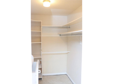 Under contract-accepting backup offers. Welcome to this charming on Tuscawilla Country Club in Florida - for sale on GolfHomes.com, golf home, golf lot