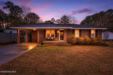 Located in unrestricted Arapahoe, this charming 3-bedroom on Minnesott Golf and Country Club in North Carolina - for sale on GolfHomes.com, golf home, golf lot