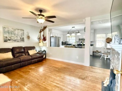 Located in unrestricted Arapahoe, this charming 3-bedroom on Minnesott Golf and Country Club in North Carolina - for sale on GolfHomes.com, golf home, golf lot