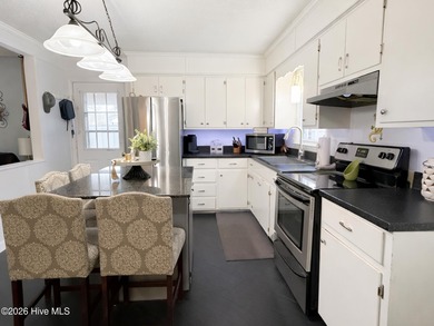 Located in unrestricted Arapahoe, this charming 3-bedroom on Minnesott Golf and Country Club in North Carolina - for sale on GolfHomes.com, golf home, golf lot