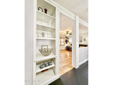 Located in unrestricted Arapahoe, this charming 3-bedroom on Minnesott Golf and Country Club in North Carolina - for sale on GolfHomes.com, golf home, golf lot