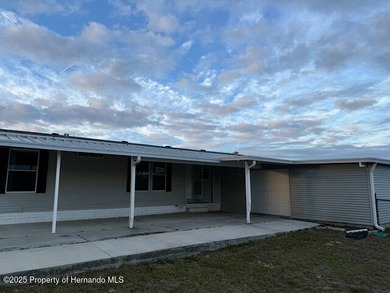 This 3 bedroom, 2 bathroom home is located in the desirable 55+ on Brookridge Country Club in Florida - for sale on GolfHomes.com, golf home, golf lot