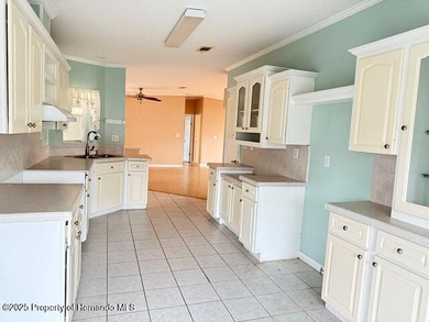 This 3 bedroom, 2 bathroom home is located in the desirable 55+ on Brookridge Country Club in Florida - for sale on GolfHomes.com, golf home, golf lot