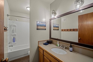 Welcome to 10% ownership in a beautifully updated Wildflower on Sunriver Woodlands Golf Course in Oregon - for sale on GolfHomes.com, golf home, golf lot