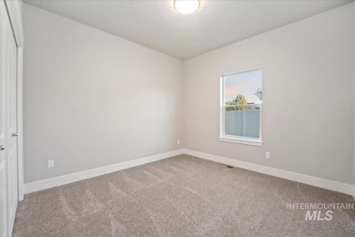 Step into comfort and convenience with this brand new custom on Hunters Point Golf Club in Idaho - for sale on GolfHomes.com, golf home, golf lot