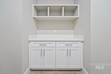 Step into comfort and convenience with this brand new custom on Hunters Point Golf Club in Idaho - for sale on GolfHomes.com, golf home, golf lot