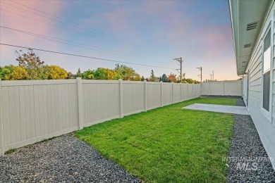 Step into comfort and convenience with this brand new custom on Hunters Point Golf Club in Idaho - for sale on GolfHomes.com, golf home, golf lot