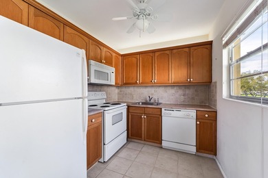 Lovely 2 bd, 1.5 bth condo in famous Boca Raton, FL. Beach is 15 on Southwinds Golf Course in Florida - for sale on GolfHomes.com, golf home, golf lot