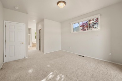 Stunning Forest Ridge Townhome on the Ridge Golf Course in Eagle on Eagle Crest Golf Resort - Ridge Course in Oregon - for sale on GolfHomes.com, golf home, golf lot