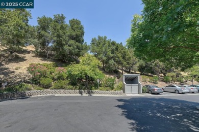 Beautifully updated 2-bedroom, 2-bath upper-unit Cascade in a on Rossmoor Golf Course in California - for sale on GolfHomes.com, golf home, golf lot