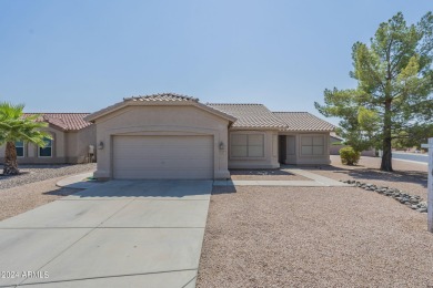 Excellent value for the this two bedroom with den. Split floor on Springfield Golf Resort in Arizona - for sale on GolfHomes.com, golf home, golf lot