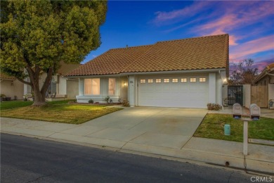 Welcome to this freshly repainted interior and exterior on Sun Lakes Country Club in California - for sale on GolfHomes.com, golf home, golf lot