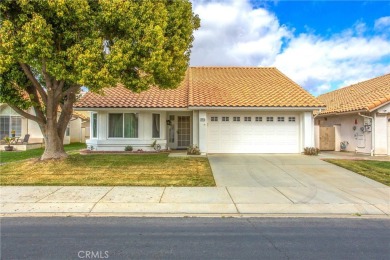 Welcome to this freshly repainted interior and exterior on Sun Lakes Country Club in California - for sale on GolfHomes.com, golf home, golf lot