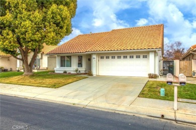 Welcome to this freshly repainted interior and exterior on Sun Lakes Country Club in California - for sale on GolfHomes.com, golf home, golf lot