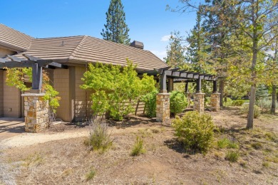 Luxurious home in the gated neighborhood of Sunset View Estates on Lost Tracks Golf Club in Oregon - for sale on GolfHomes.com, golf home, golf lot