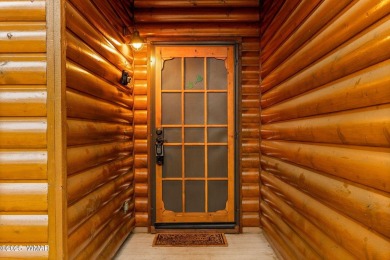 Charming Turnkey Cabin in Gated Pinetop Community - Prime on Pinetop Lakes Golf and Country Club in Arizona - for sale on GolfHomes.com, golf home, golf lot